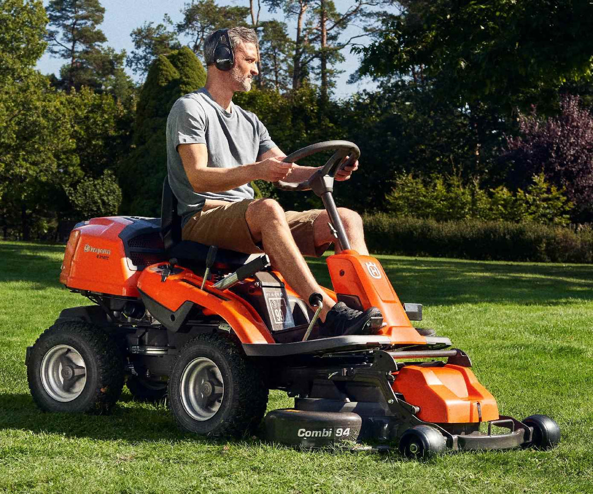 Husqvarna R 214TC professionele frontmaaier met Combi 94 maaidek – afbeelding 4