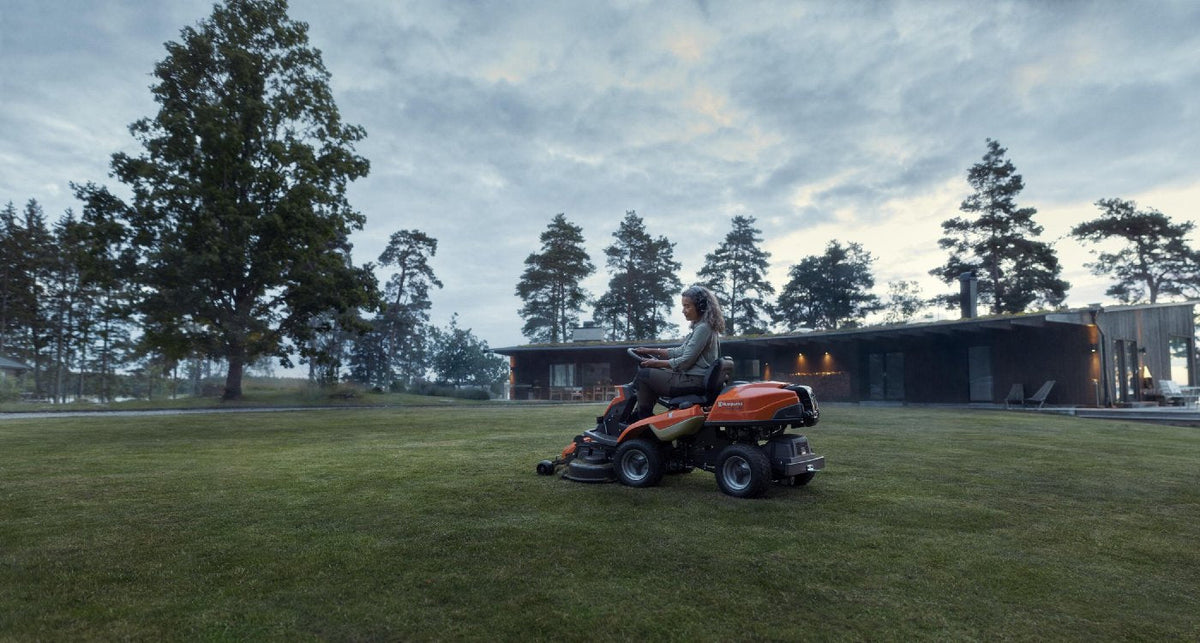 Husqvarna R 216T AWD professionele frontmaaier – basismachine zonder maaidek – afbeelding 4