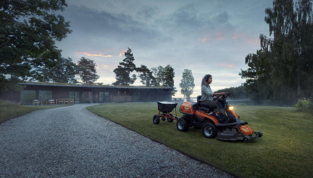 Husqvarna R 216T AWD professionele frontmaaier – basismachine zonder maaidek – afbeelding 5
