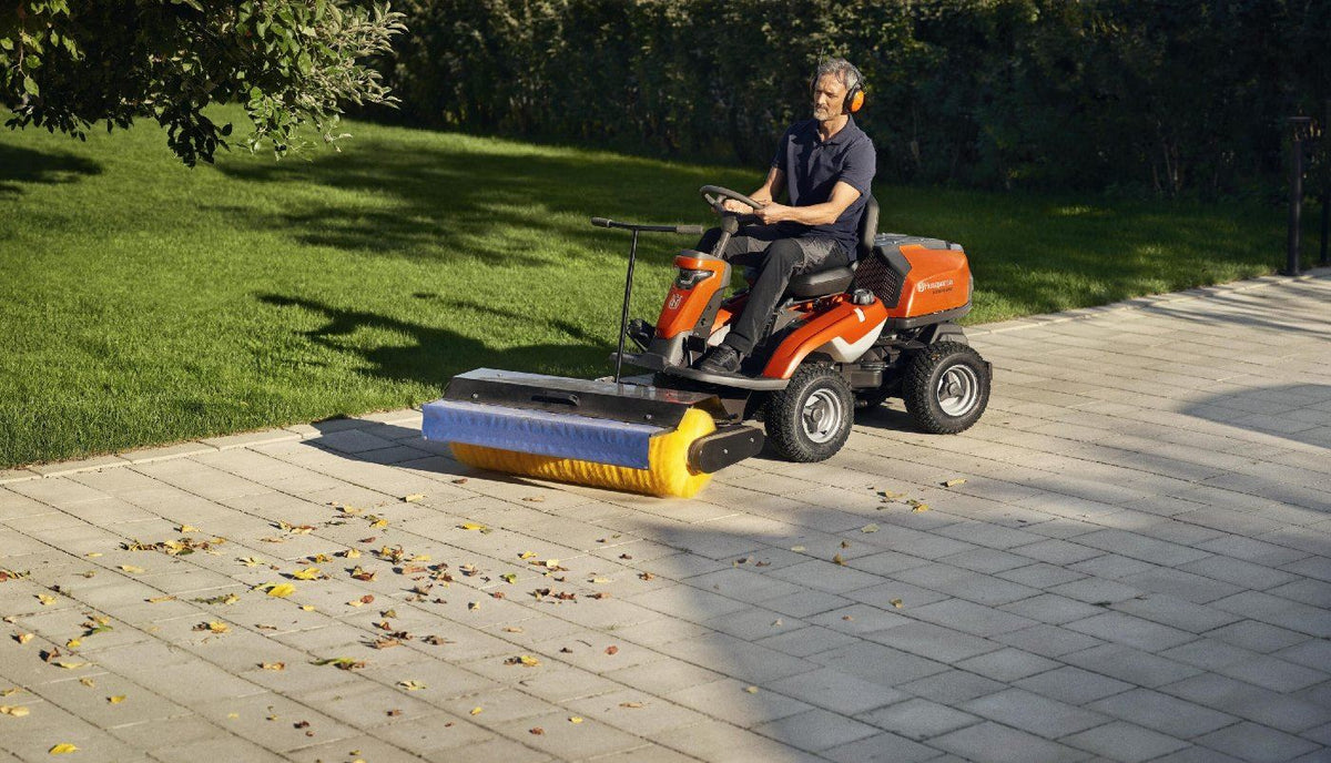Husqvarna R 316TsX AWD professionele frontmaaier – basismachine zonder maaidek – afbeelding 5