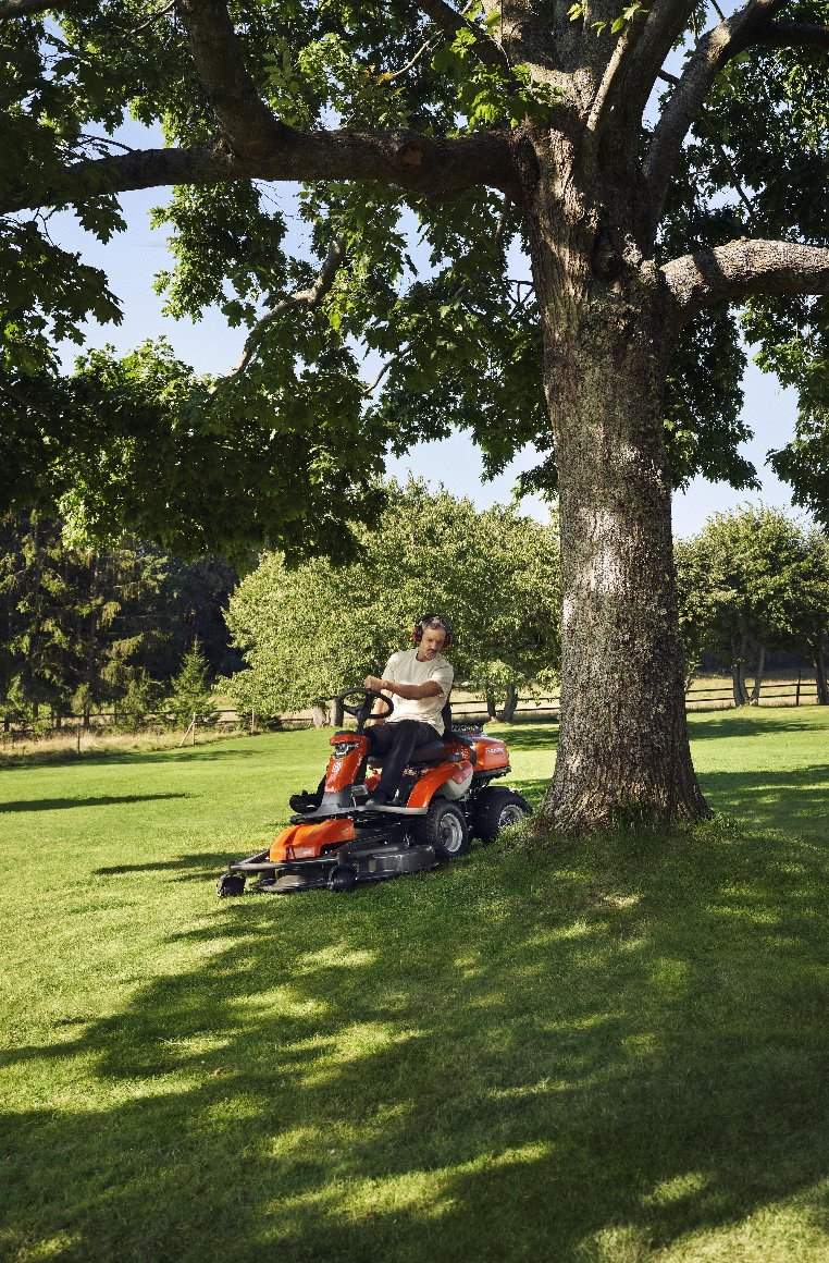 Husqvarna R 316TsX AWD professionele frontmaaier – basismachine zonder maaidek – afbeelding 7